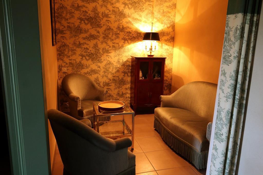 B&B Manoir Du Clos Clin Pleurtuit Ruang foto