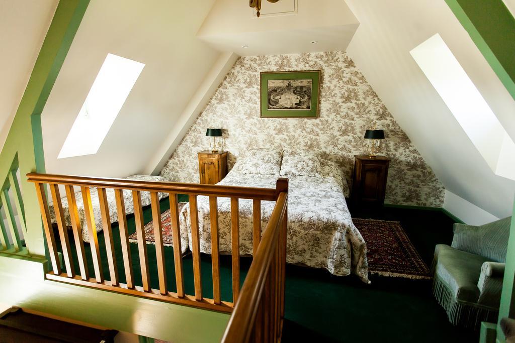 B&B Manoir Du Clos Clin Pleurtuit Ruang foto