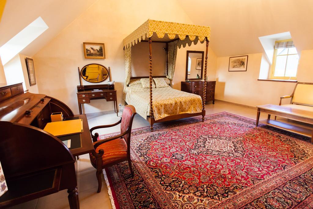 B&B Manoir Du Clos Clin Pleurtuit Ruang foto